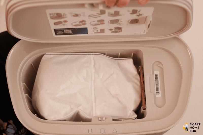 Der Einwegstaubbeutel des Philips HomeRun ist zu sehen.